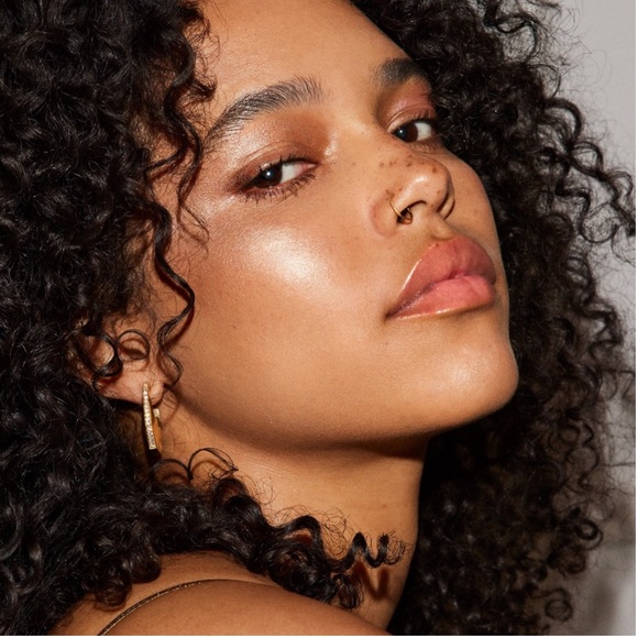 FENTY GLOSS BOMB ICE COOLING LIP LUMINIZER - Picture 4 of 11